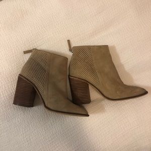 Steve Madden nude bootie, perfect for fall